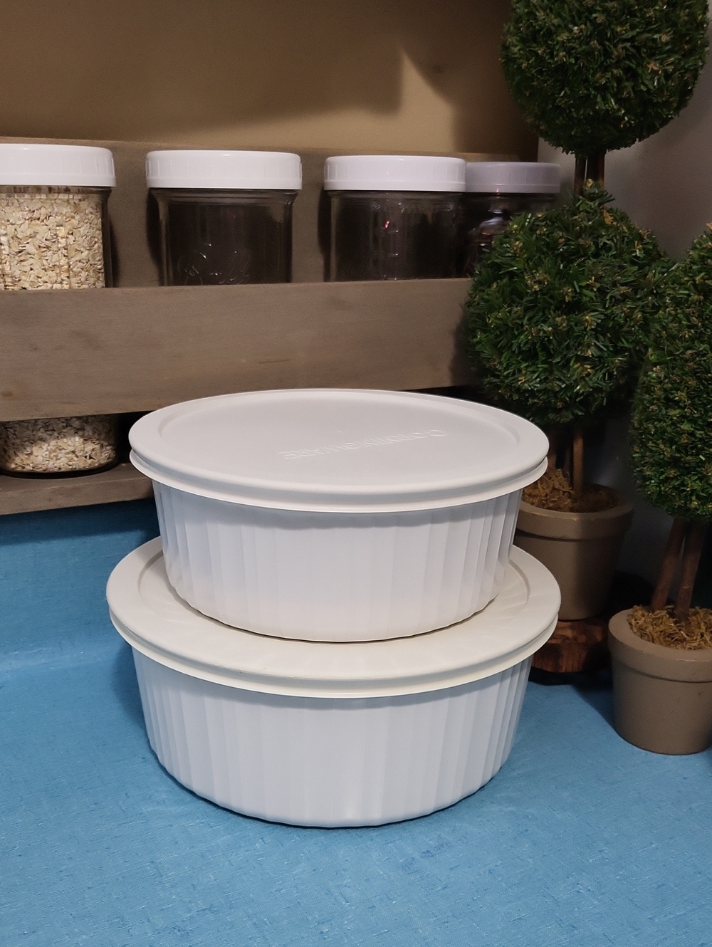Antique White 2.5 / 1.6 Liter Corning Ware -